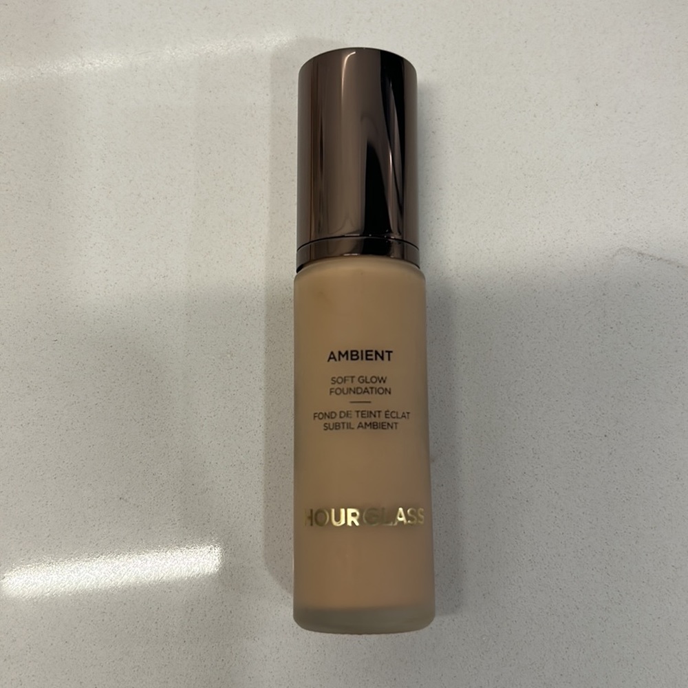 Hourglass Liquid Soft Glow Foundation